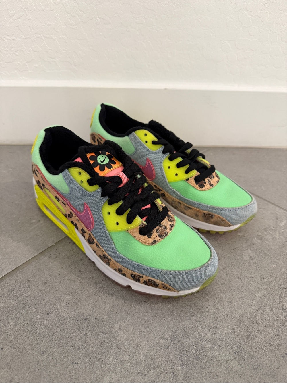 Nike Air Max 90 Women’s Sneakers
